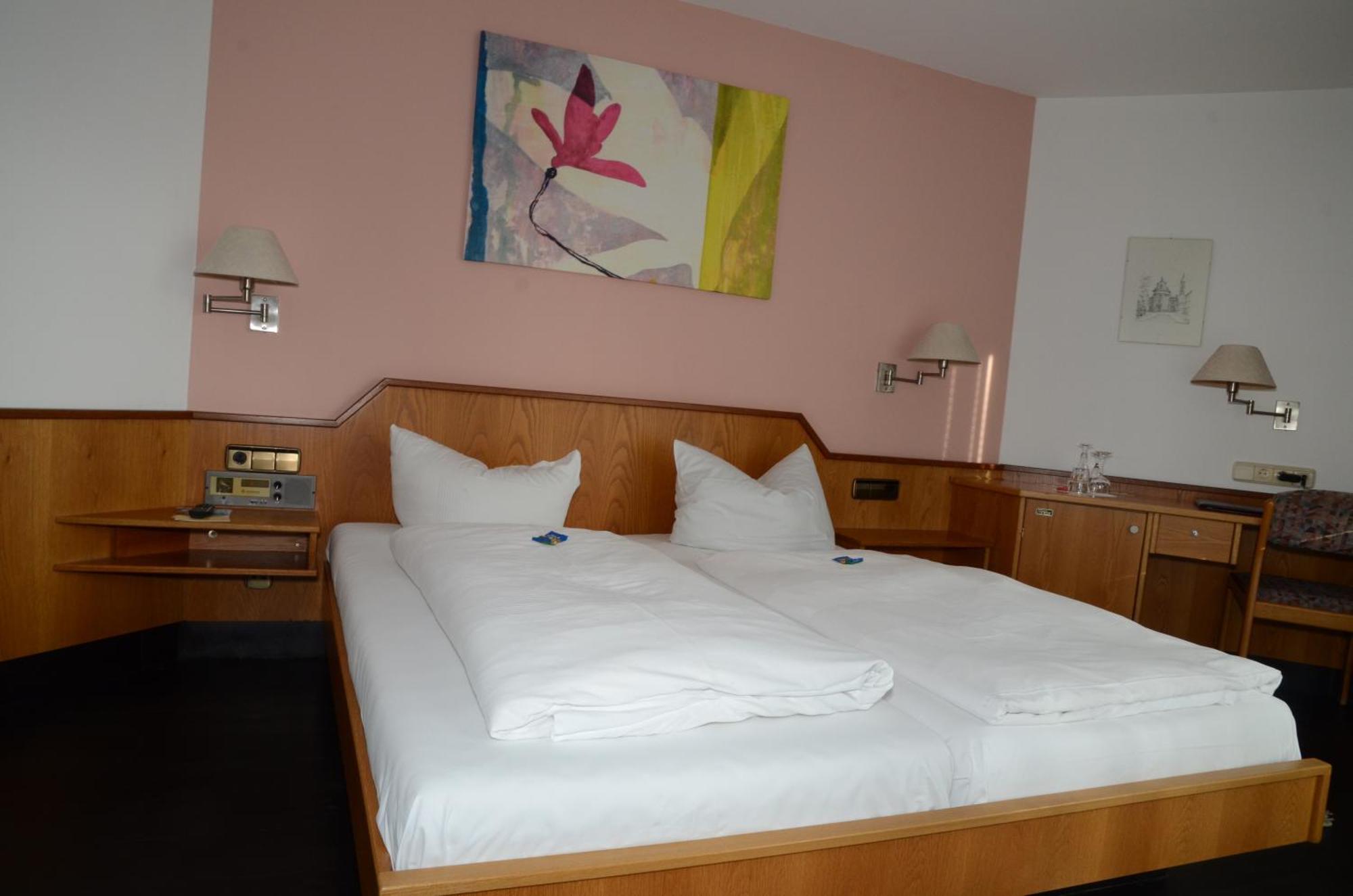 Hotel Mohren Ochsenhausen Zewnętrze zdjęcie