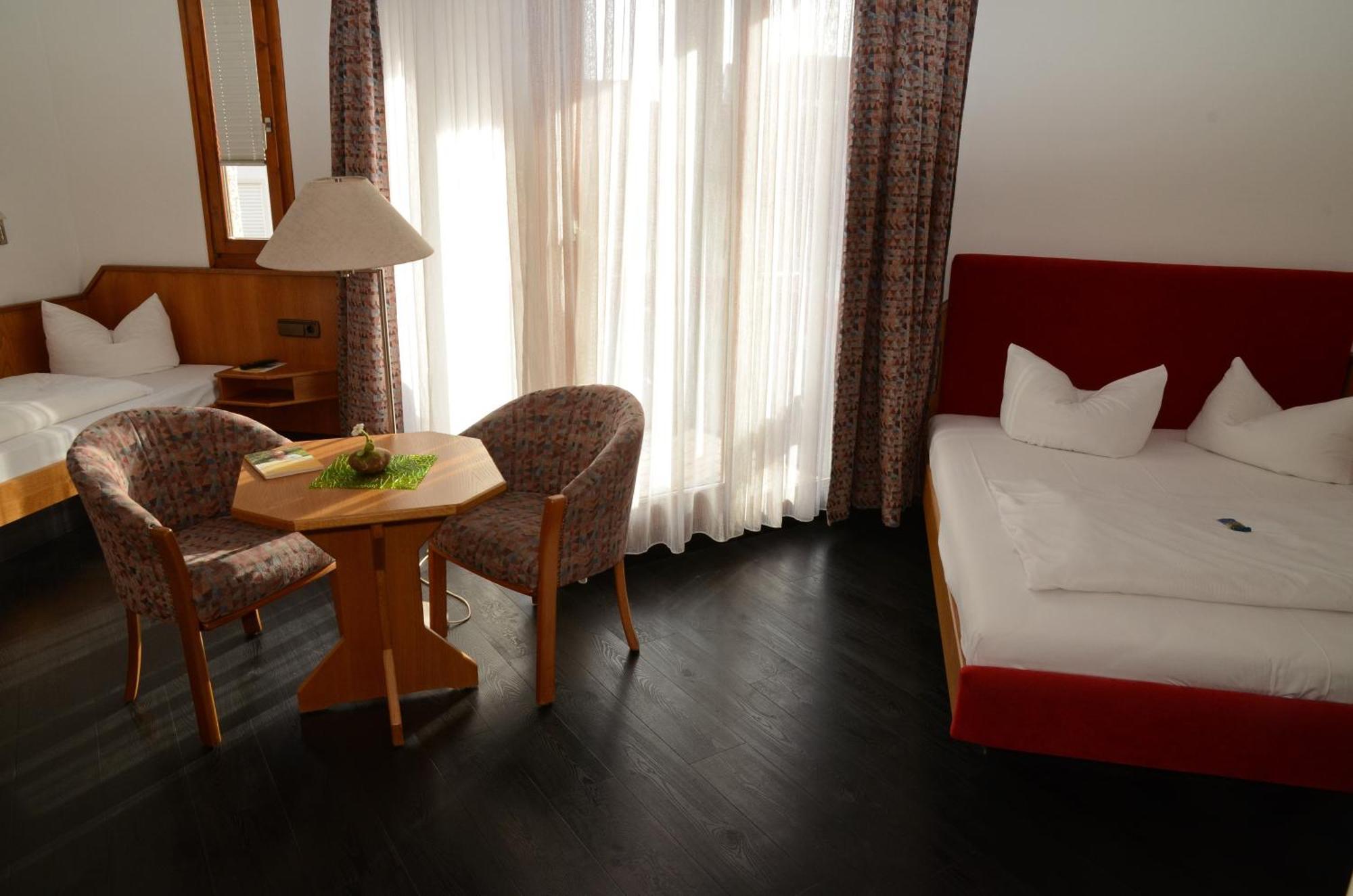 Hotel Mohren Ochsenhausen Zewnętrze zdjęcie